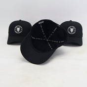 Intérieur de la snapback Demons noire avec le ruban DEMONS TATTOO CO. et l'étiquette DTC