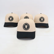 Casquettes snapback Demons crème à visière noire précourbée et patch PVC moulé noir à tête de démon
